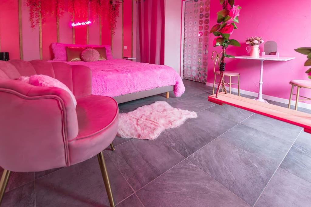 Pinky Glamour Pas Que Parking Gratuit * Saint-Julien (Cotes-d'Armor)