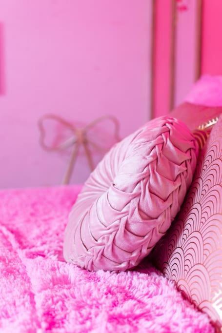 Pinky Glamour Pas Que Parking Gratuit * Saint-Julien (Cotes-d'Armor)
